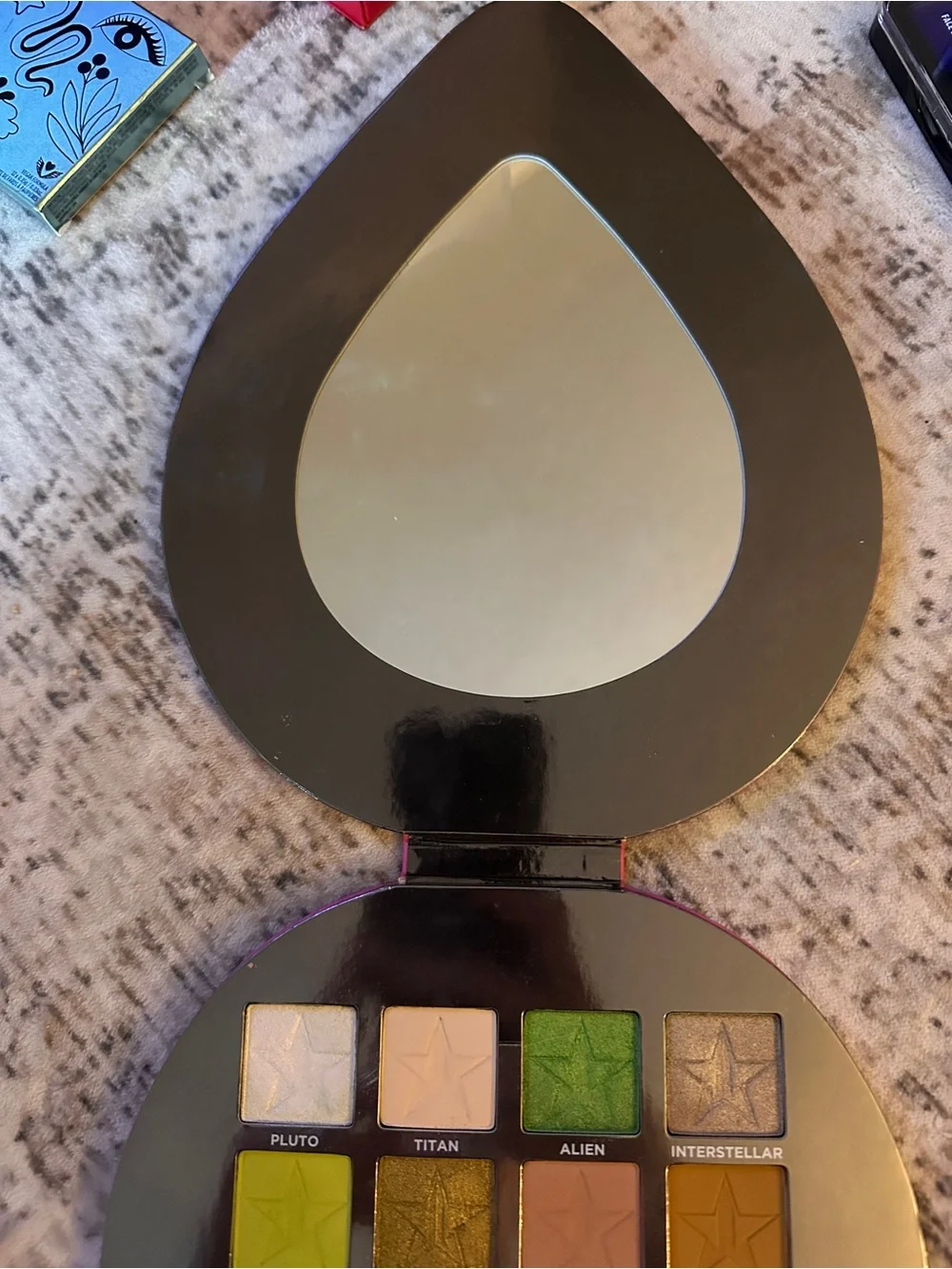 Alien Shaped Eyeshadow Palette - Bright Pink